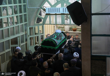 مراسم تشییع آیت الله رحمت (ره) از حسینیه جماران