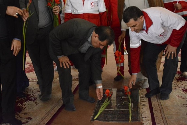 رئیس هلال احمر کشور به مقام شهدای یاسوج ادای احترام کرد