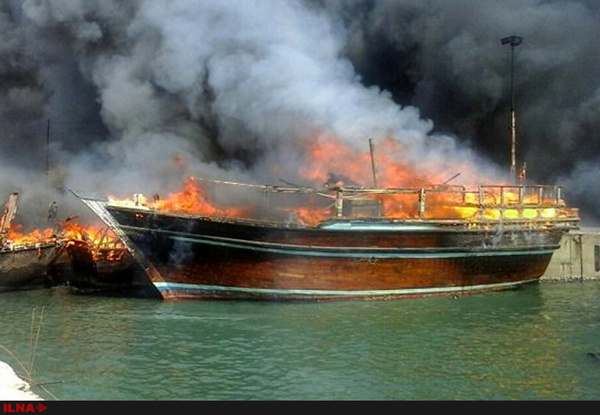 آتش سوزی یک لنج باری در اسکله بهمن قشم