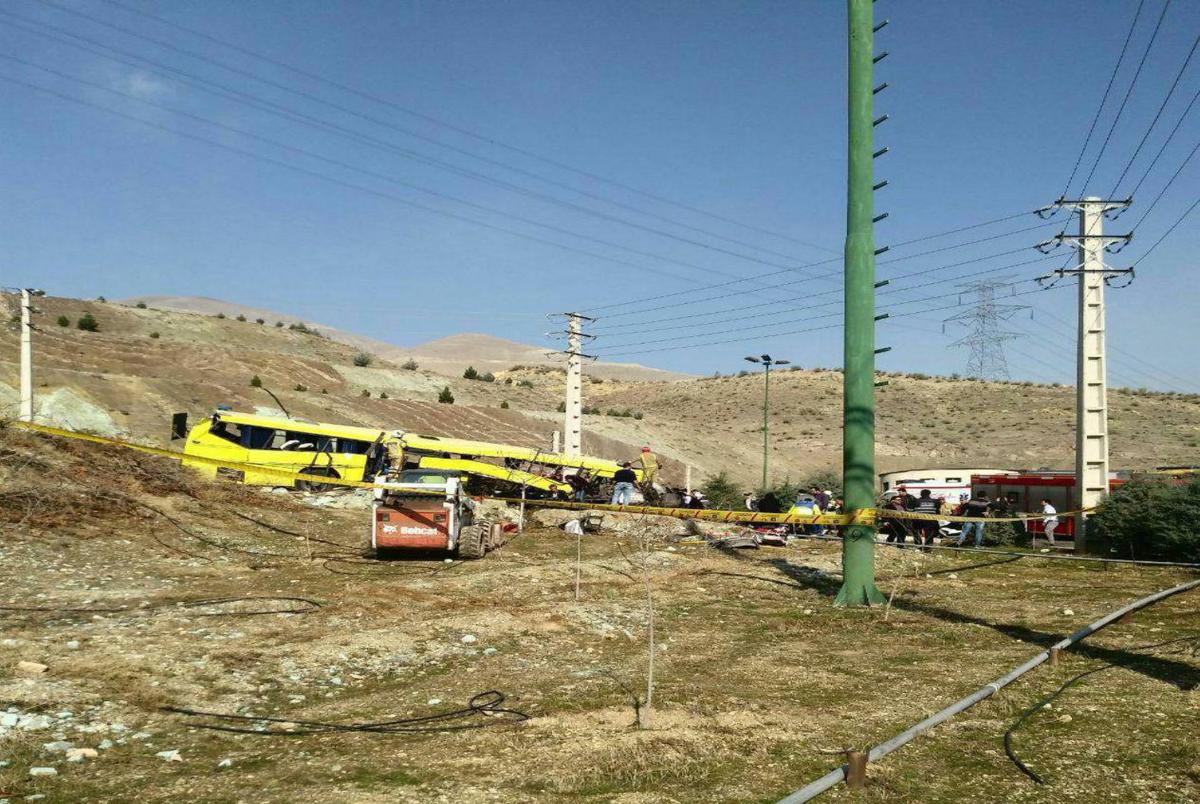 10 کشته و 26 زخمی در واژگونی اتوبوس در محوطه دانشگاه آزاد علوم تحقیقات تهران+ اسامی