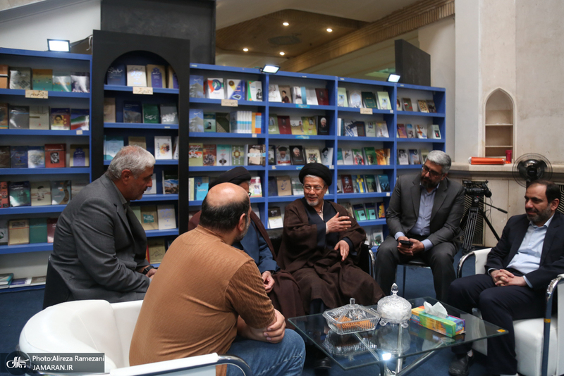 غرفه موسسه تنظيم و نشر آثار امام خمينی (ره) در سی و ششمین نمایشگاه کتاب تهران-2