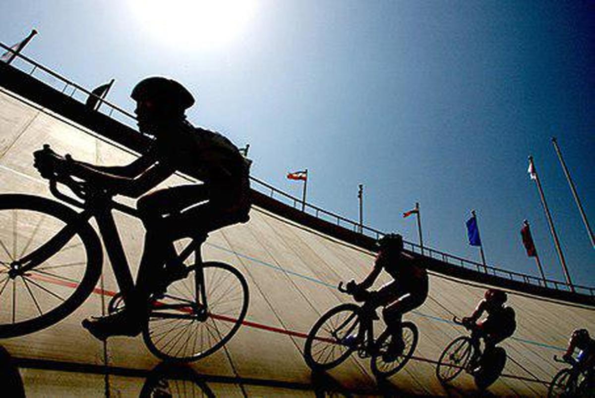 قهرمانی دانشور در رقابت های دوچرخه‌سواری پیست کشور

