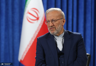 منوچهر متکی: درصد مشارکت مردم در انتخابات در شهر تهران پایین است؛ و نصف میانگین مشارکت کشوری است / مردم رضایت نداشته باشند، در انتخابات شرکت نمی‌کنند/ احزاب مجوز نمی گیرند که انتخابات را تحریم کنند؛ بازی چانه زنی را دنبال می‌کنند