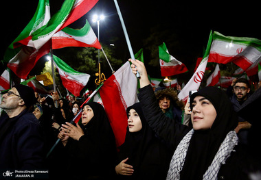 سى امین شب اجتماع پر شور مردم در میدان نبوت