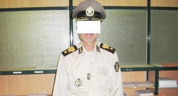 دستگیری فردی که بالباس نظامی و کلت کمری اقدام به بازرسی ازافراد می کرد