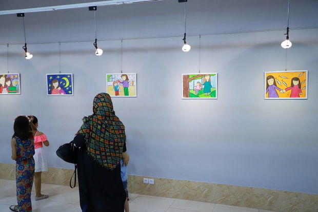 نمایشگاه نقاشی دختر ۹ ساله ارومیه‌ای گشایش یافت