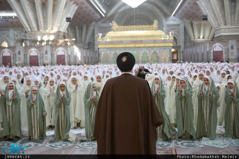 جشن تکلیف دانش آموزان دختر در حرم مطهر امام خمینی(س) 