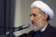 امام جمعه موقت تهران: با دعا می‌توان از جنگ اقتصادی کشور گذر کرد/ دعا از یک لشکر و ارتش اثرش بیشتر است