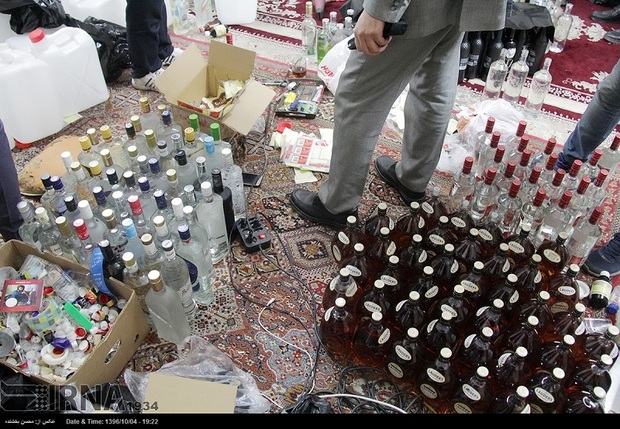 انهدام کارگاه تولید مشروبات الکلی در خراسان شمالی + عکس