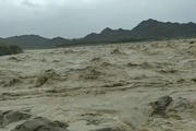  بارش باران در شهر سیل‌زده بنت در استان سیستان و بلوچستان