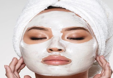 طرز تهیه ماسک خانگی آب برنج برای جوانسازی پوست
