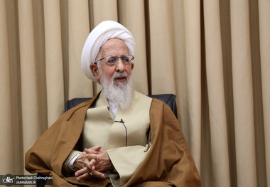 انتقاد آیت الله جوادى آملى از حجم بالای پخش تبلیغات بازرگانی در صدا و سیما/ آیت الله مکارم: مردم دلشان میخواهد واقعیت ها را از صداوسیما بشنوند