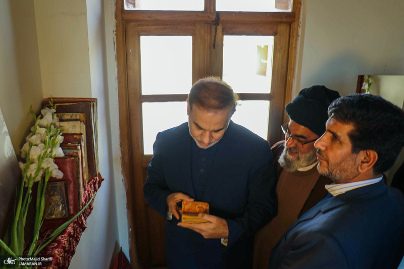 بازدید معاون قوه قضاییه از بیت و زادگاه امام در خمین‎