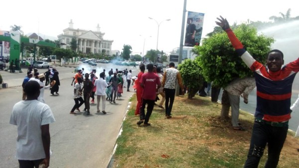 درگیری پلیس نیجریه با معترضان شیعه+ تصاویر