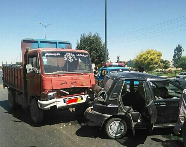 برخورد پراید با کامیون در قزوین یک کشته به جاگذاشت