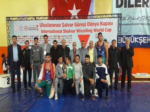 تیم کشتی سنتی آذربایجان غربی به مقام سوم رقابت های بین المللی ترکیه دست یافت
