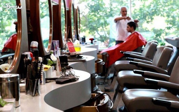 ورود موج فارغ التحصیلان به حرفه آرایشگری فعالیت زیر‌زمینی آرایشگران به دلیل فرار از هزینه ها
