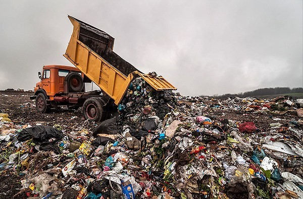 دفن زباله ها سلامت خاک شهر ارومیه را تهدید می کند