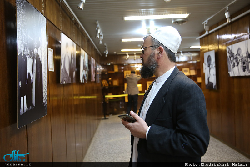 بازدید گردشگران خارچی از بیت امام خمینی (س) در جماران