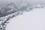 سرما و طوفان در اروپا و آمریکا همچنان قربانی می گیرد+ تصاویر