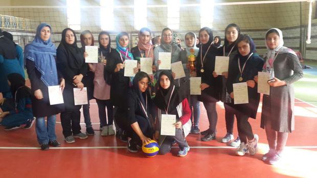 دهلران مقام اول رقابت های استانی فوتسال دختران دانش اموزان راکسب کرد