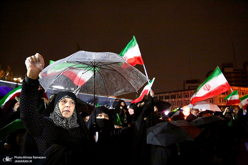 بيست و پنجمين شب اجتماع پرشور مردمى در میدان ونک