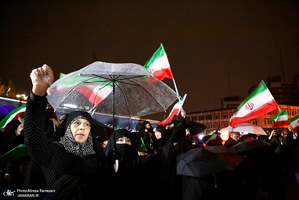 بيست و پنجمين شب اجتماع پرشور مردمى در میدان ونک