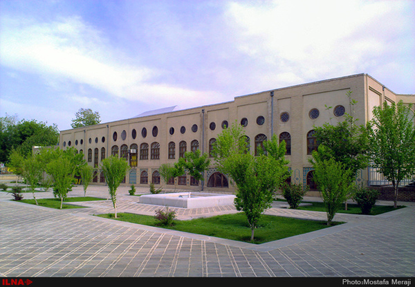 توجه به صنعت توریسم رکود را در اصفهان از بین می‌برد  شهر قانون می‌خواهد