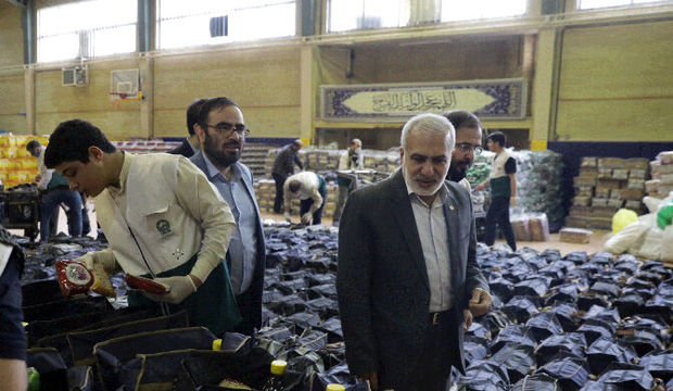 توزیع بسته‌های عیدانه آستان قدس رضوی در حاشیه شهر مشهد آغاز شد