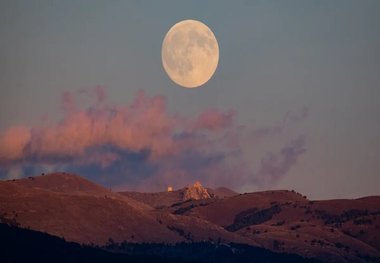 بزرگ‌ترین اَبَرماه سال فردا شب در آسمان ظاهر می‌شود