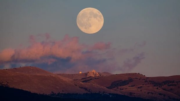 بزرگ‌ترین اَبَرماه سال فردا شب در آسمان ظاهر می‌شود