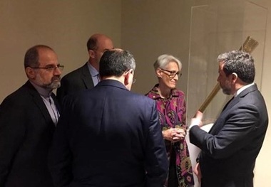 ترفند عجیب «وندی شرمن» برای نزدیک شدن به عراقچی و تخت‌روانچی