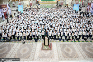 جشن عبادت دانش آموزان منطقه 19 شهر تهران در حرم امام خمینی(س)