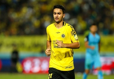 
کریمی: مشکلی بابت بازی در پست هافبک دفاعی ندارم/ تراکتور تیم خوبی است ولی 3 امتیاز را می‌خواهیم