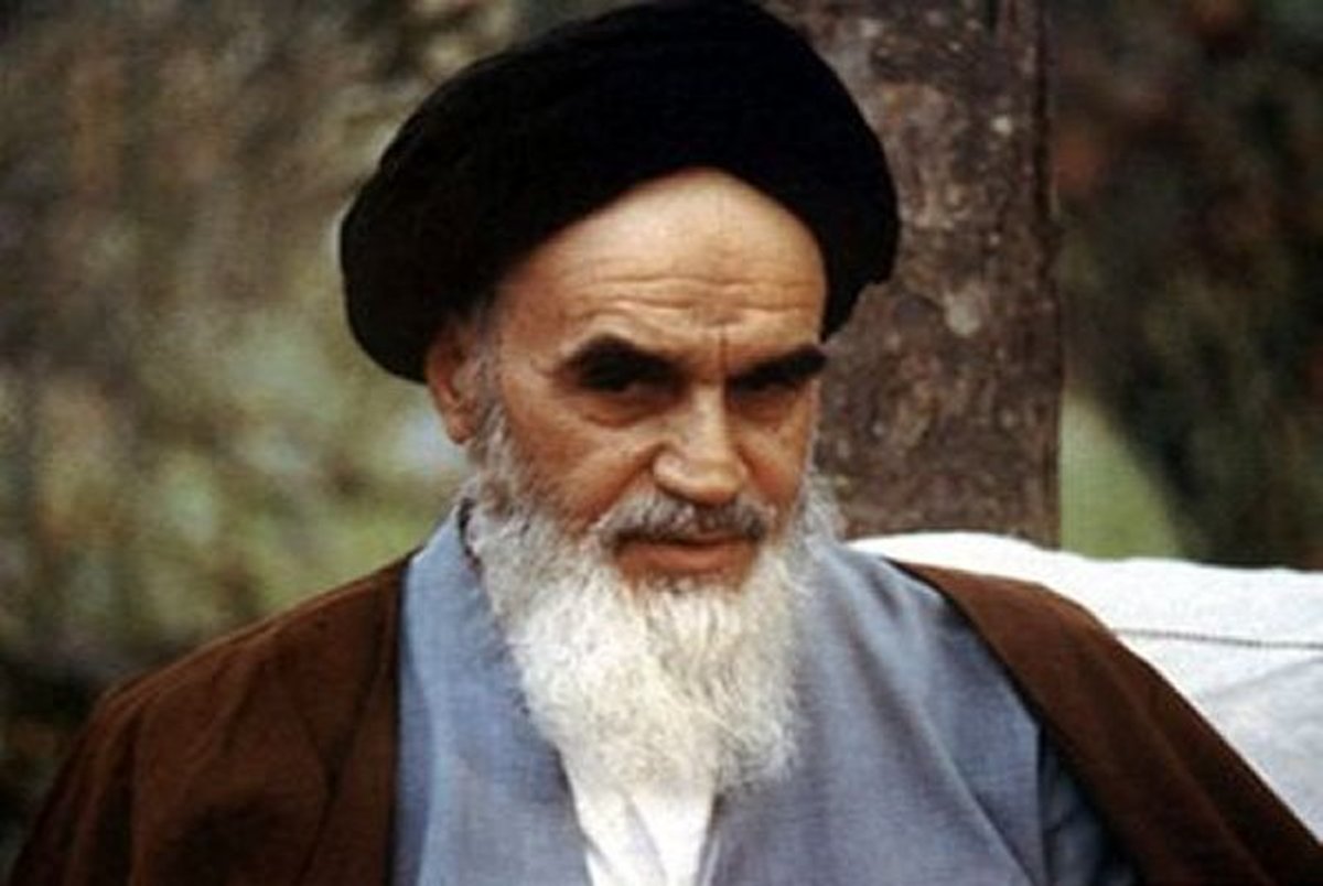 امام خمینی (س):لکن اصل مسئله ‏اى که حکومت باید یک حکومت عادل باشد و بین مردم هیچ ظلم نکند