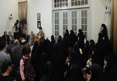 رهبر انقلاب: دشمن همواره منتظر فرصت و رخنه برای ورود و ضربه‌زدن به ملت ایران بوده است
