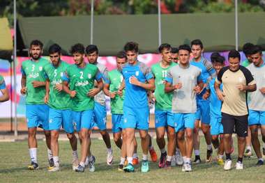 تمرین با توپ های اجاره ای آدیداس در غیاب سعودی ها

