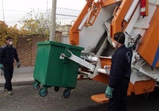 تجهیزات و ماشین آلات حمل زباله ضد عفونی می‌شوند