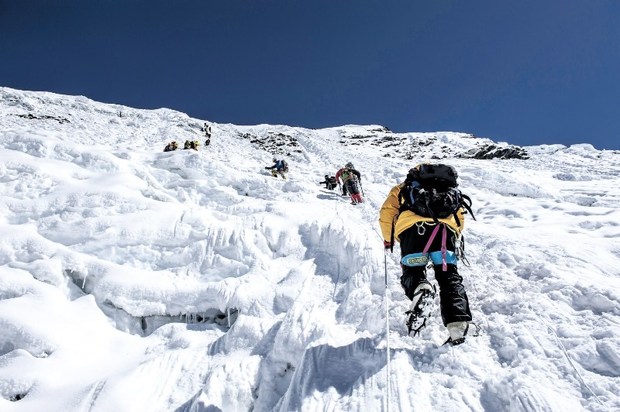 کوهنوردان گیلانی قله لنین را فتح کردند