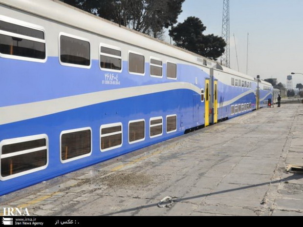 قطار شهری پیشوا - تهران با یک دستگاه نیسان برخورد کرد