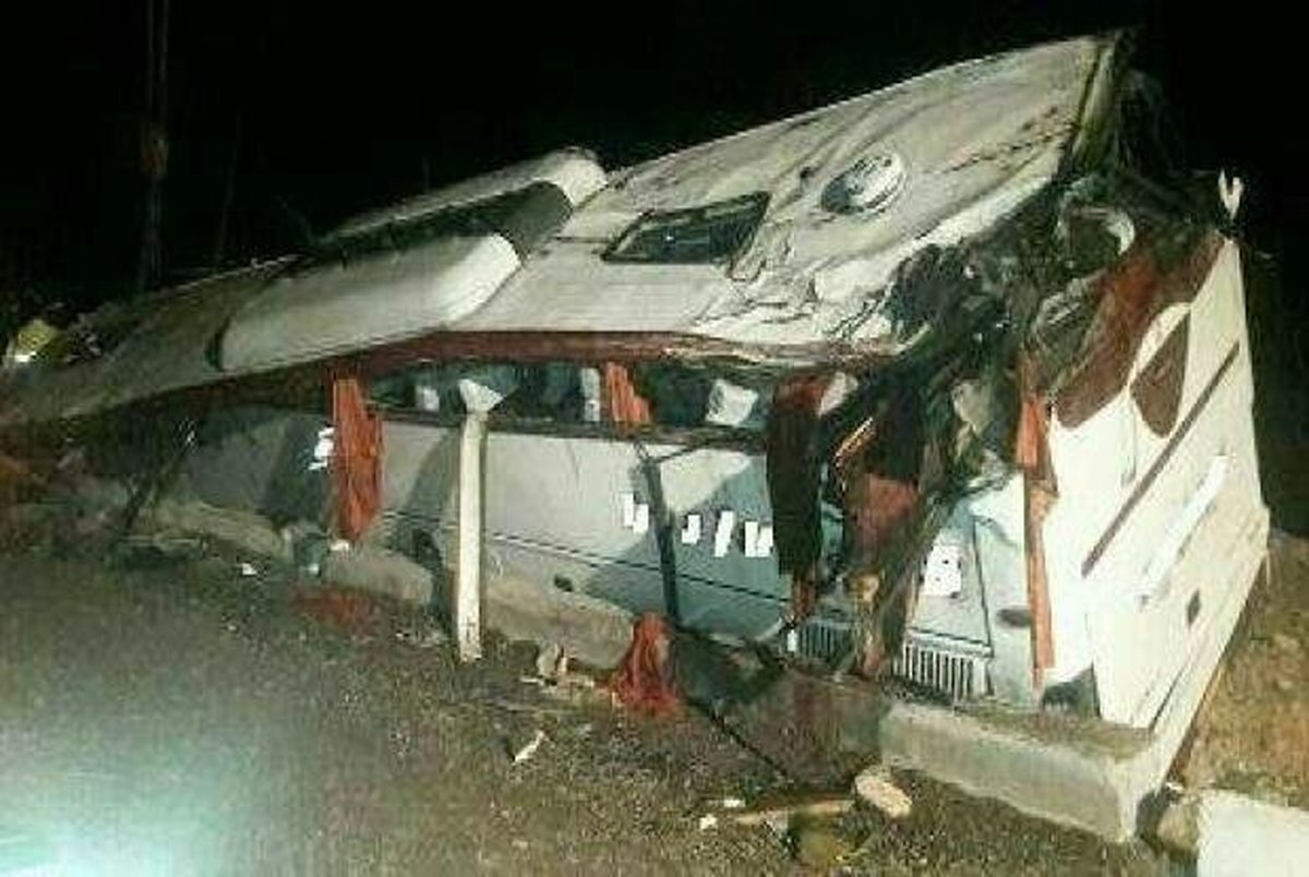 واژگونی یک اتوبوس در محور سیرجان- شیراز
