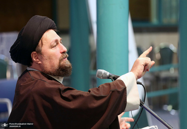 سید حسن خمینی: اگر انتقال ارزش ها مدنظر ماست، نباید از ورود به فضای مجازی بترسیم/ این گونه نیست که اگر سراغ این دنیای جدید نرویم، به سراغ ما نمی آید!/ دعوت رئیس موسسه تنظیم و نشر آثار امام خمینی از جوانان برای به اشتراک گذاشتن ایده های خود