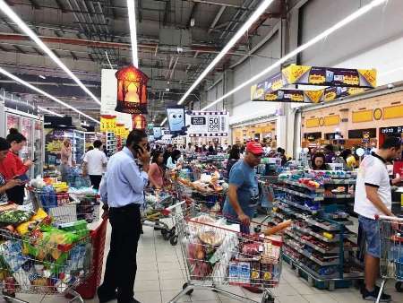 قطری ها به فروشگاه ها هجوم بردند