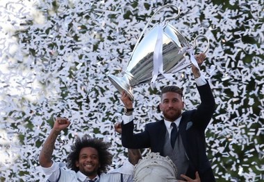 برگزاری جشن قهرمانی رئال‌مادرید در میدان «سیبلس»
