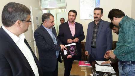 رئیس ستاد انتخابات قزوین از مراکز ثبت نام داوطلبان شوراها در بوئین زهرا و تاکستان بازدید کرد