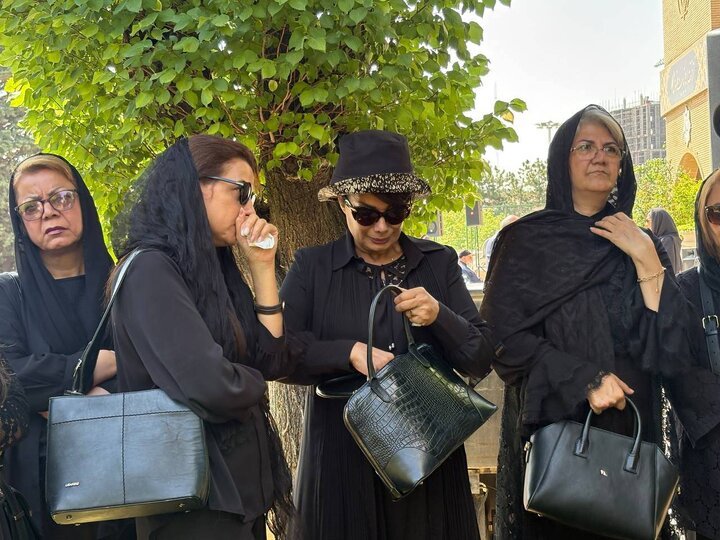 مراسم تشییع پیکر بهروز رضوی در حال برگزاری است