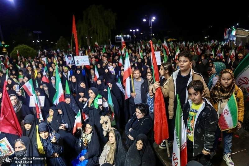 پنجاهمین شب اجتماع پر شور مردم در میدان نماز