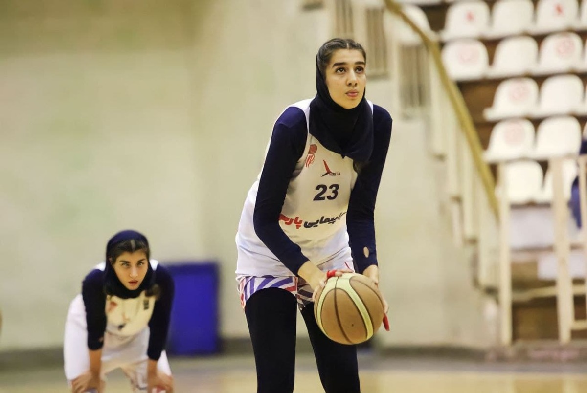 قدبلندترین دختر ورزشکار ایران: جامعه بسکتبال به جوانان اهمیت بدهد