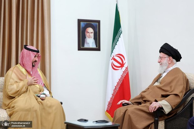 انگیزه‌های سفر وزیر دفاع عربستان به تهران در روزهای مذاکرات غیرمستقیم ایران و آمریکا