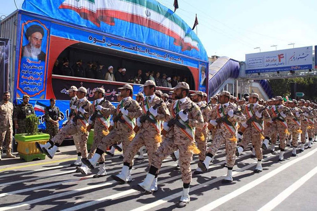 رژه نیروهای مسلح استان مرکزی در اراک برگزار شد